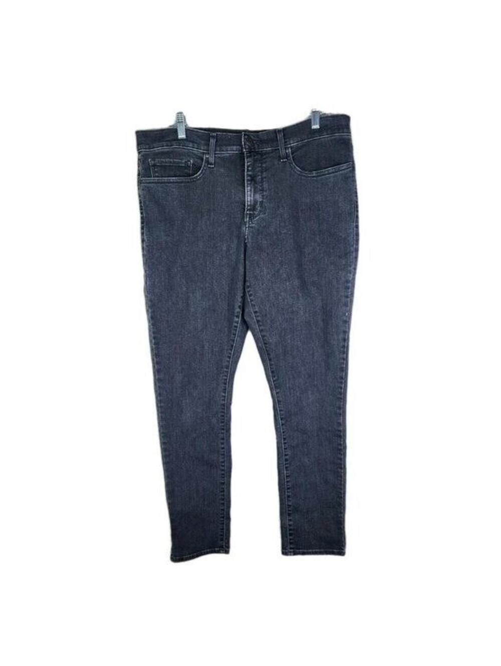 Levis 311 Shapping Skinny Black Jeans  women size 33